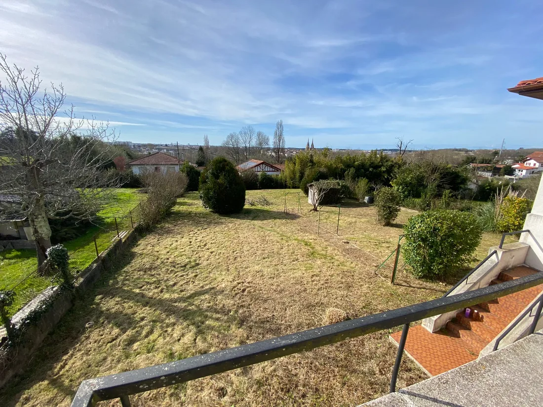Jardin propre et tondu après défrichement par Uniberdea au Pays Basque et Landes